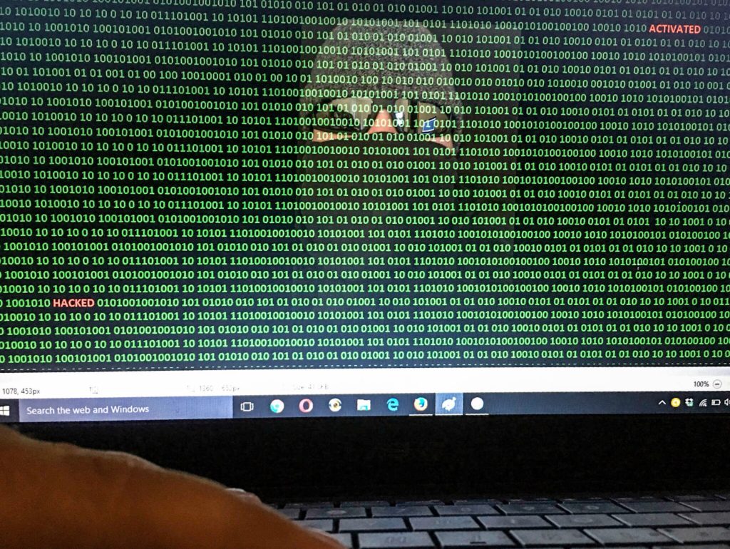 Hacker/Cyberangriff - Bild: justinbrodt2013 via Twenty20