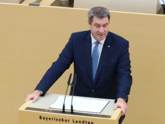 Söder stellt gelockerte Kontaktbeschränkungen und Öffnungen im Handel in Aussicht