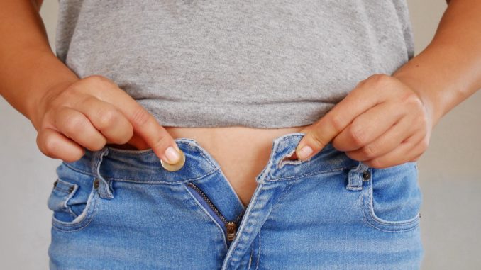 Symbolisierendes Bild einer übergewichtigen Frau - Bild: KookkaiFoto via Twenty20