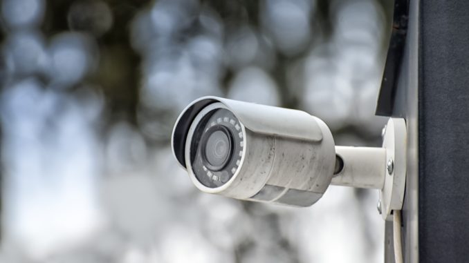 Überwachungskamera - Bild: incomecenterr via Twenty20