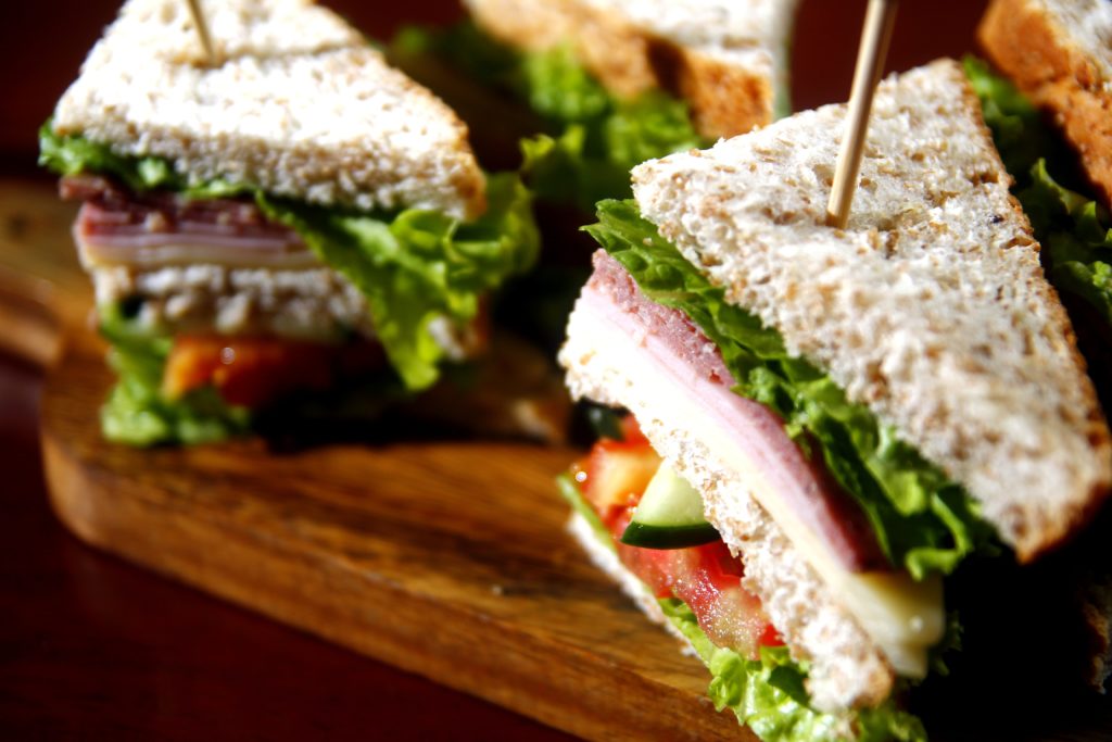Schinken-Käse-Sandwich - Bild: junpinzon via Twenty20