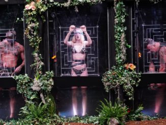 Schon bei der 1. Dschungelshow-Prüfung: Ex-GNTM Zoe Saip schreit vor Angst