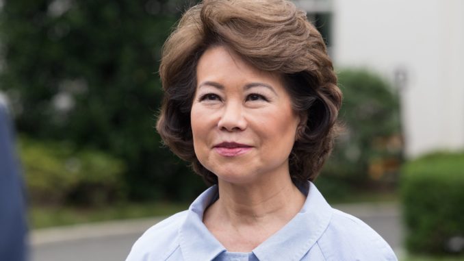Elaine Chao - Bild: White House/Evan Walker