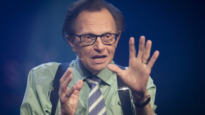 Larry King - Bild: Thor Nielsen / NTNU, CC BY-SA 2.0, via Wikimedia Commons