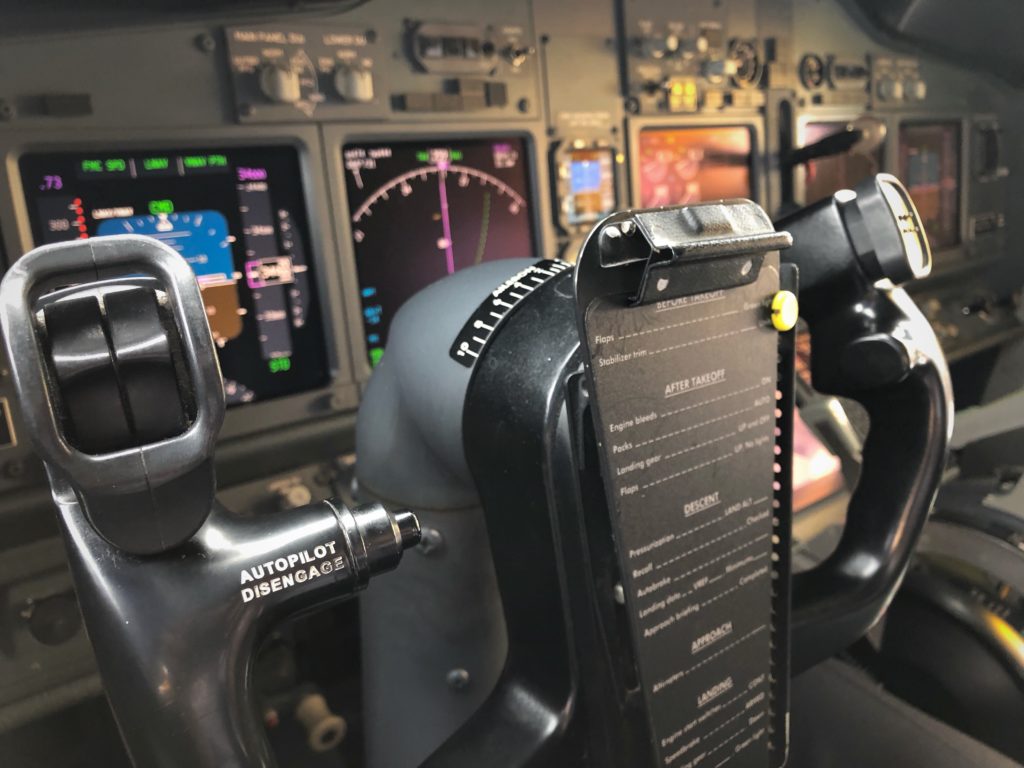 Flugzeug-Cockpit - Bild: akhyarsalleh via Twenty20