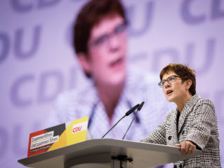 FDP zieht Kramp-Karrenbauers Aussagen zu KSK-Affäre in Zweifel