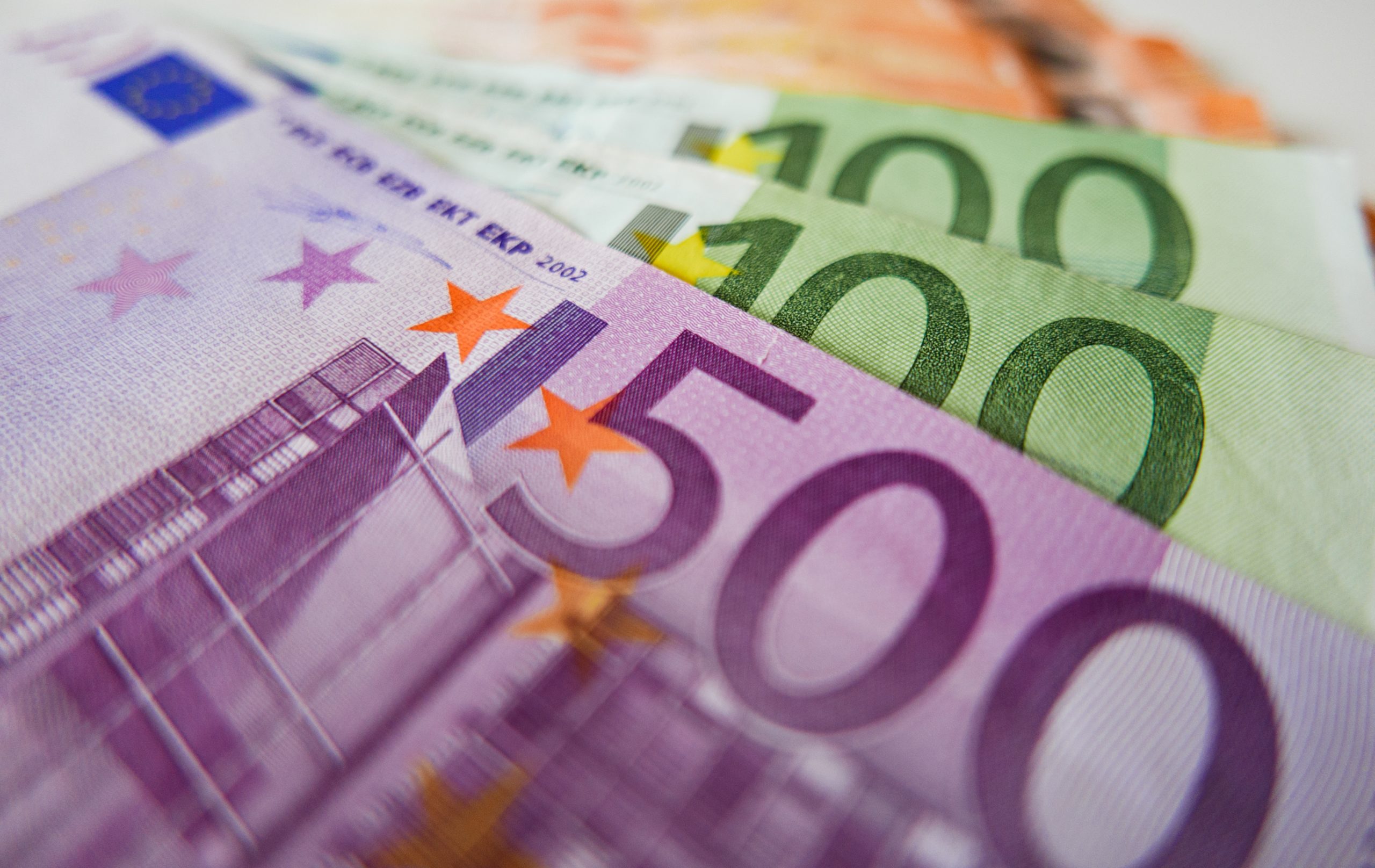 Большая купюра евро. Евро. Валюта Евросоюза. Банкноты евро. Европейский евро.