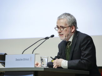 Ethikratsmitglied Henn fordert Impfkampagne mit bekannten Senioren