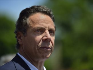 New Yorks Gouverneur Cuomo wegen Belästigungsvorwürfen zunehmend unter Druck