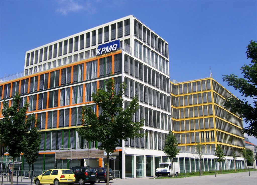 Großbritannien-Chef von KPMG brockt sich mit „Gejammer“-Äußerung Ärger ein Großbritannien-Chef von KPMG brockt sich mit „Gejammer“-Äußerung Ärger ein