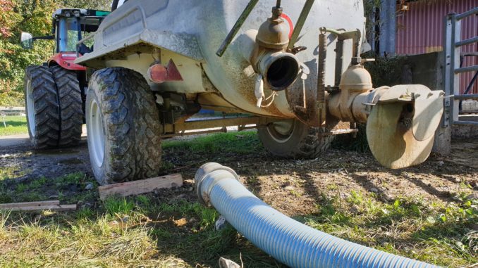 Gülle betanken - Bild: PicsEKa via Twenty20