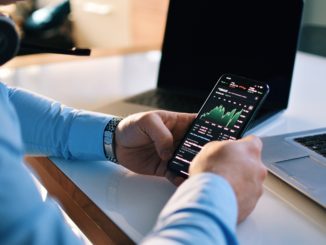 Aktien handeln mit wenigen Klicks und Gebühren: Wie Onlinebroker arbeiten – und was Anleger beachten sollten