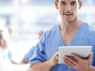 Krankenhausärzte sehen Digitalisierung positiver als niedergelassene Kollegen