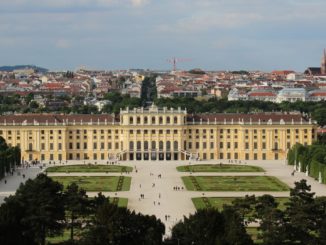 Sich in Sissis Schloss auf Corona testen lassen