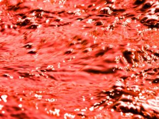 Blutrote Überschwemmungen in Indonesien