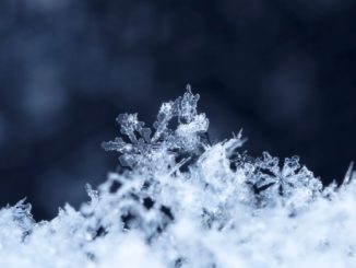 Wintereinbruch über Zentral- und Nordeuropa sorgt für Schnee und heftigen Wind