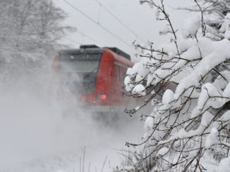 Schnee und Eis beeinträchtigen auch am Dienstag teilweise noch Bahnverkehr