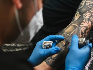 Polizist aus Bayern zieht für Tätowierung vor das Bundesverfassungsgericht