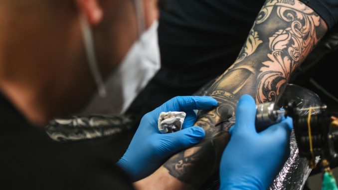 Symbolbild: Tätowierung
