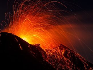 Ausbruch des Ätna auf Sizilien sorgt für spektakuläre Bilder