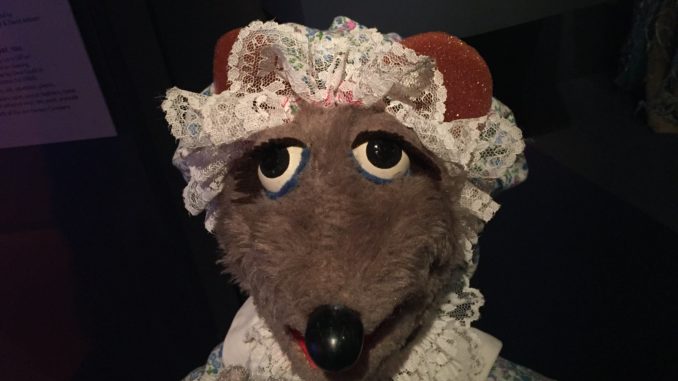 Symbolbild: Schwarzer Muppet - Bild: Santiago Otero/CC BY-NC 2.0