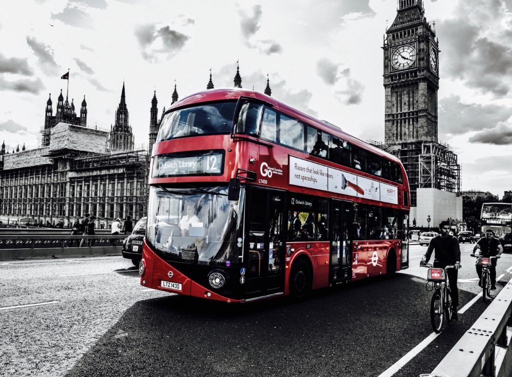 Bus in Großbritannien - Bild: laurahirons22 via Twenty20