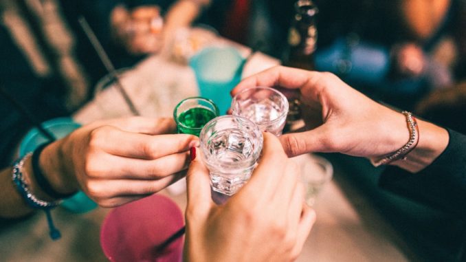 Alkohol - Bild: marcobertoliphotography via Twenty20