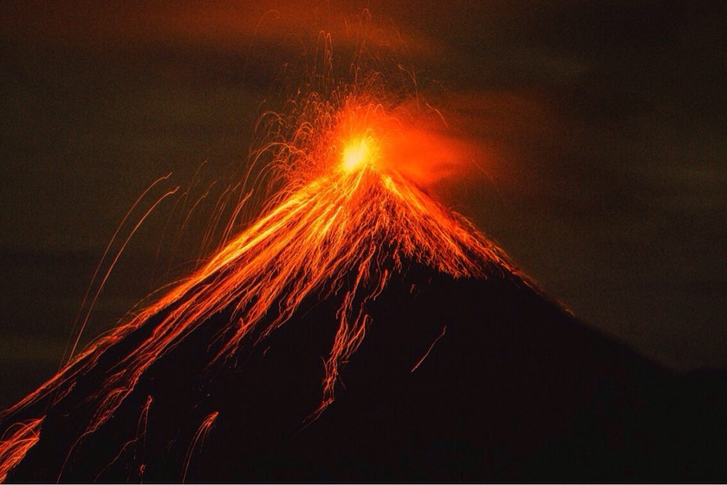 Symbolbild: Vulkanausbruch - Bild: fedepagola via Twenty20