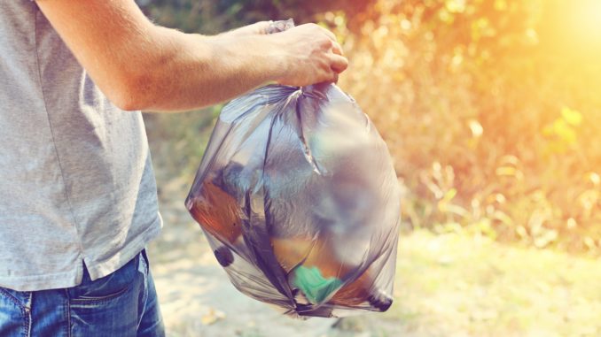 Lebensmittel im Müllbeutel - Bild: Detry via Twenty20