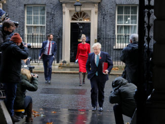 Johnsons ranghöchster schwarzer Berater kündigt im Streit um Bericht zu Rassismus