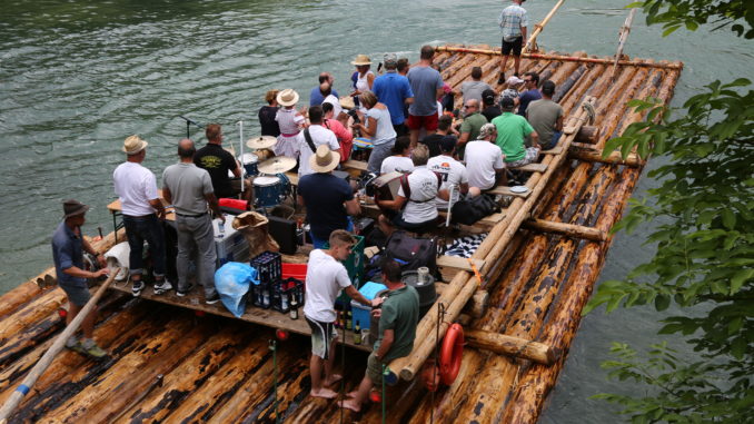 Flößerei - Bild: Henning Schlottmann (User:H-stt), CC BY-SA 4.0, via Wikimedia Commons