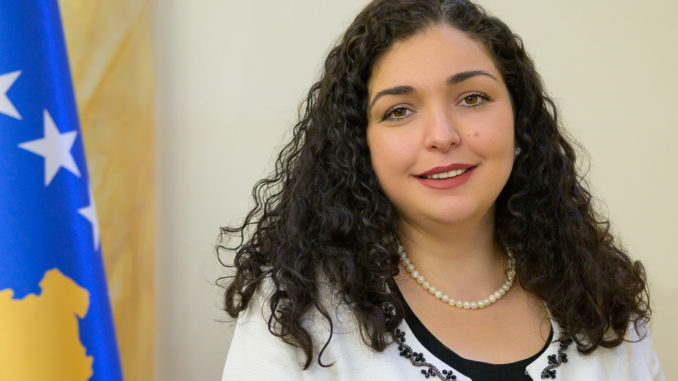 Vjosa Osmani - Bild: Kuvendi i Republikës së Kosovës, Public domain, via Wikimedia Commons