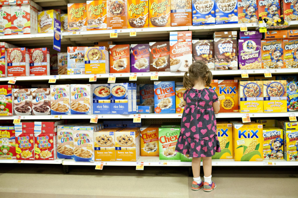 Kind im Supermarkt - Bild: darby via Twenty20