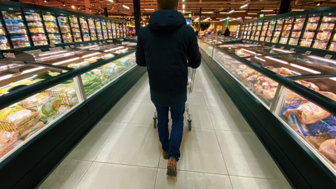 Tiefkühlabteilung im Supermarkt - Bild: David_Tanke via Twenty20