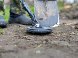 Berliner Polizei beschlagnahmt bei Sondengänger zahlreiche Waffen