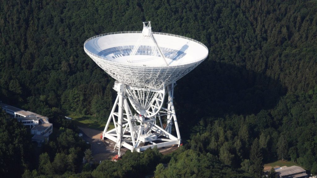 Radioteleskop von Effelsberg - Bild: Wolkenkratzer, CC BY-SA 4.0, via Wikimedia Commons