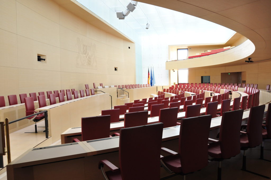 Plenarsaal des Bayerischen Landtags - Bild: Arian Kriesch/CC BY-SA 2.0