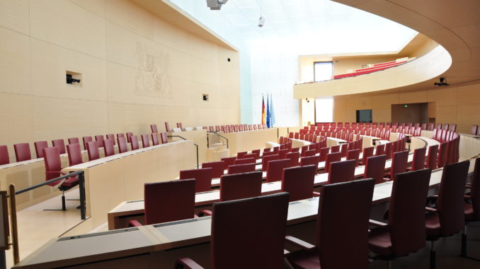 Plenarsaal des Bayerischen Landtags - Bild: Arian Kriesch/CC BY-SA 2.0