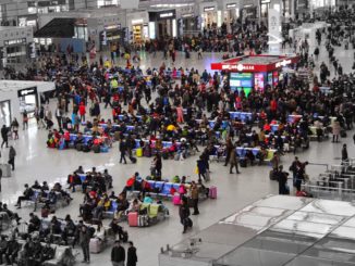 Millionen Chinesen am Tag der Arbeit auf Reisen