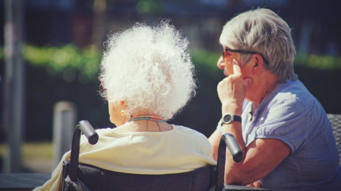 Altenpflege - Bild: south_nostalghia via Twenty20