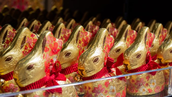 Schokoladenhase in Goldfolie - Bild: Yuliasis via Twenty20