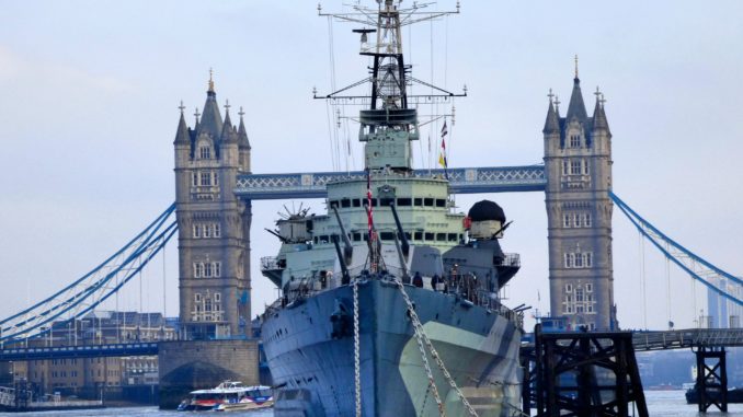 Großbritannisches Kriegsschiff