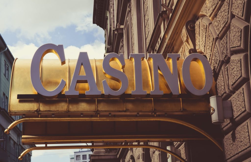 In Casinos ohne Anmeldung genießt die Spielergemeinde maximale Freiheit und Anonymität. Bildquelle: camilo jimenez/ Unsplash
