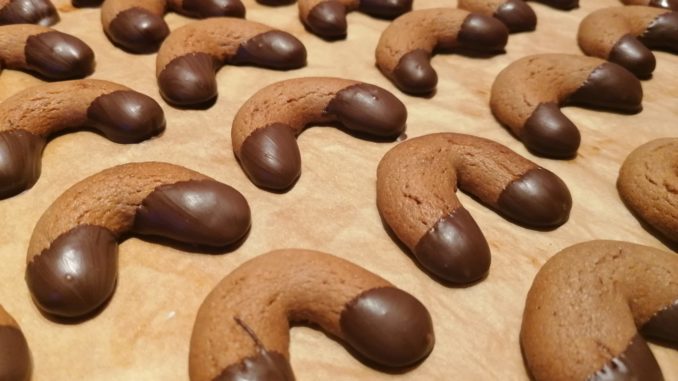 Nougatkipferl - Bild: Georg Lengenfelder