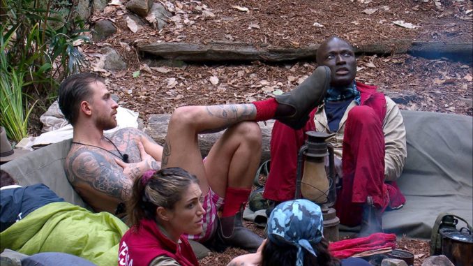 Gigi Birofio (l.) und Papis Loveday. - Bild: RTL