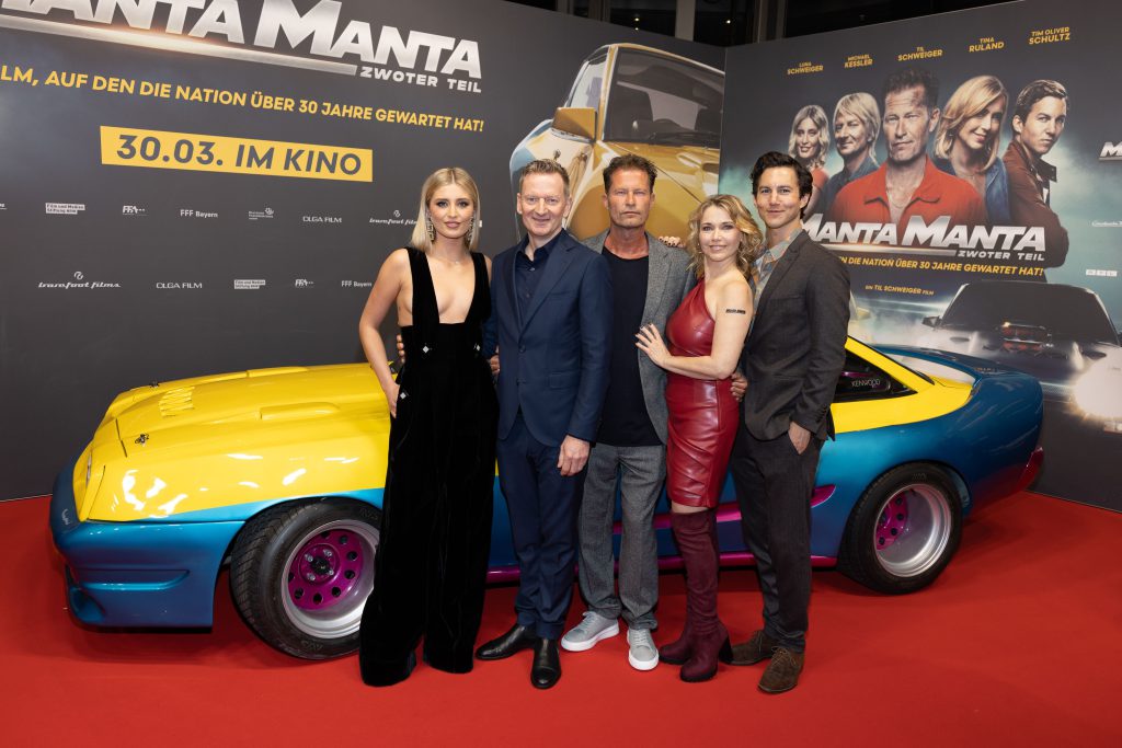 Luna Schweiger, Michael Kessler, Til Schweiger, Tina Ruland und Tim Oliver Schultz bei der Weltpremiere von "Manta Manta – Zwoter Teil" in Köln - Bild: Constantin Film Verleih/Andreas Rentz