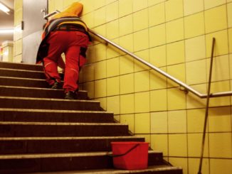 Verhältnis 1:20: Linke will Mindestlohn an Managergehälter knüpfen