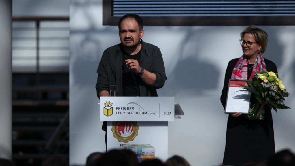 Dinçer Güçyeter gewinnt Preis der Leipziger Buchmesse