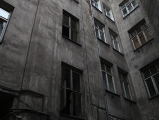 Zahl armutsgefährdeter Menschen stagniert