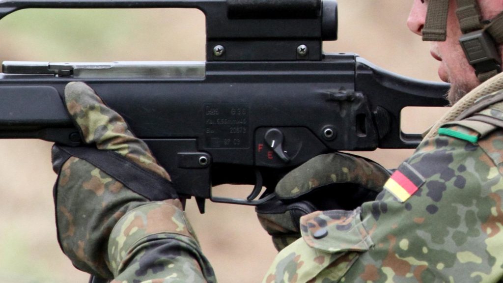 Bundeswehr-Soldat mit G36 (über dts Nachrichtenagentur)